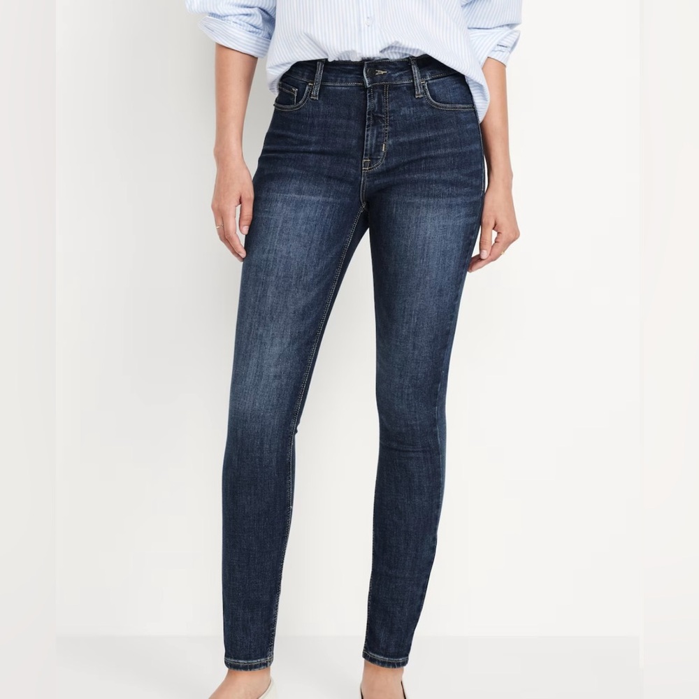 Old Navy High-Rise Rock Star Super Skinny dark wash jeans.
